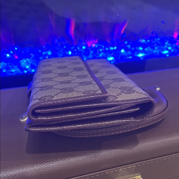 Gucci Beige and Brown Monogram Wallet - Picture 3 of 12